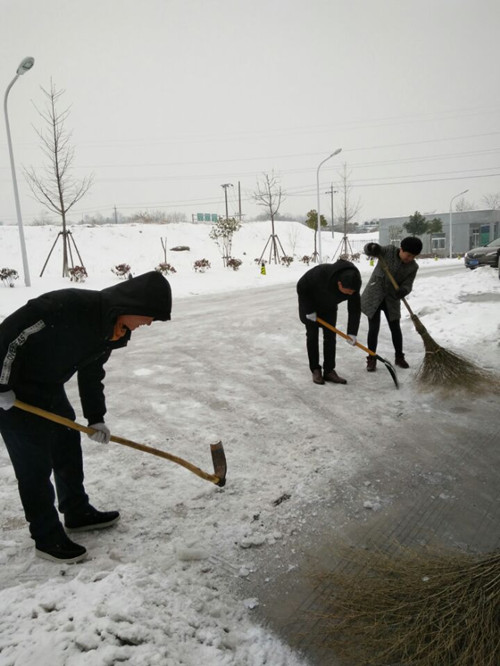 多措并舉戰(zhàn)大雪 上下齊心顯真情——安徽公司全體職工積極應(yīng)對(duì)大雪冰凍天氣